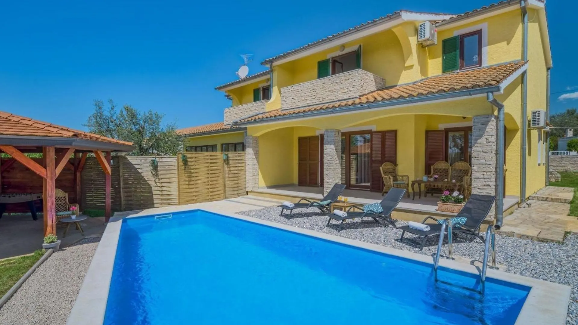 Ferienhaus Chiara In Rogivici Rogovici Croatia