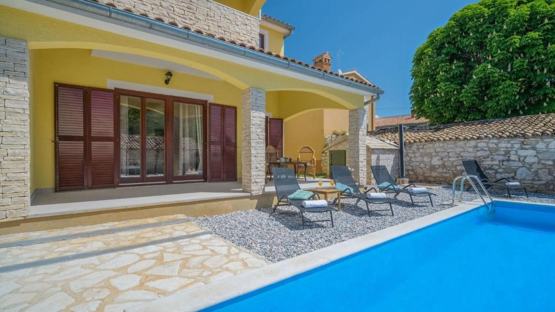 Ferienhaus Chiara In Rogivici Rogovici Holiday home